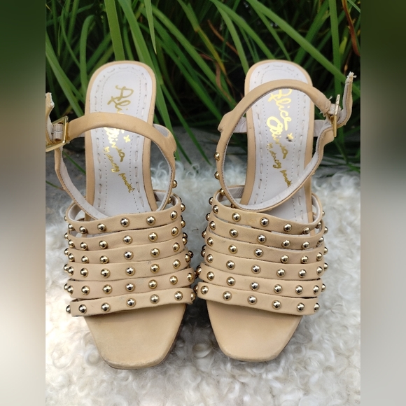 Stylish Tan Platform Sandals - Picture 2 of 9